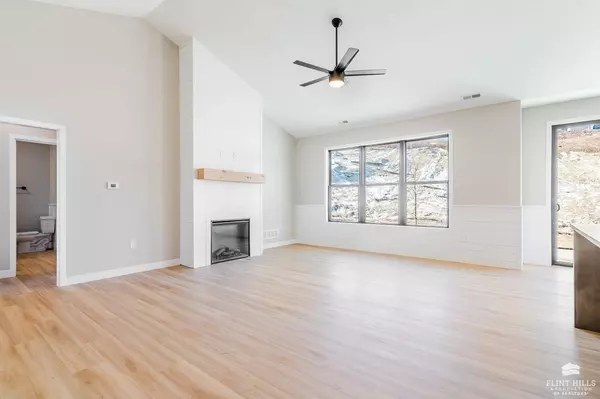 3916 Travers CIR, Manhattan, KS 66503