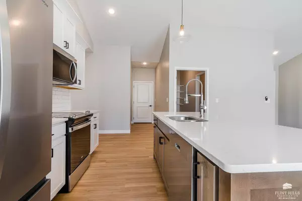 3916 Travers CIR, Manhattan, KS 66503