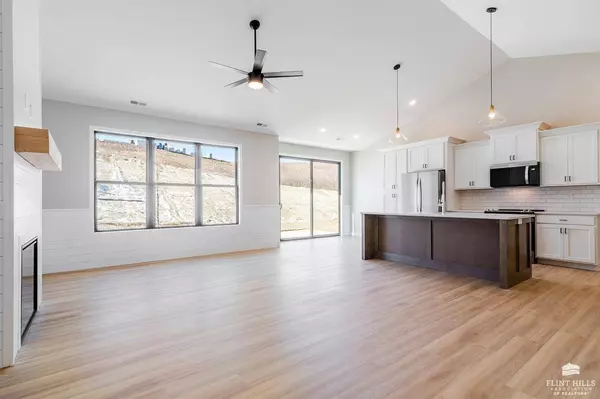 3916 Travers CIR, Manhattan, KS 66503