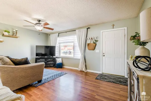 1423 Julie DR, Wamego, KS 66547