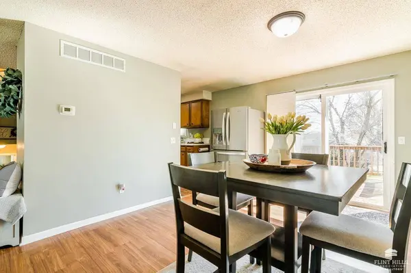 1423 Julie DR, Wamego, KS 66547