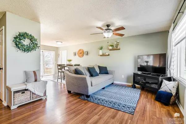 1423 Julie DR, Wamego, KS 66547