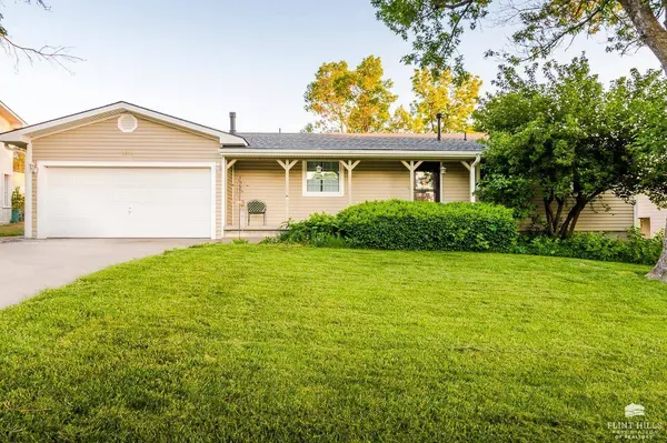 2209 Grandview DR, Wamego, KS 66547