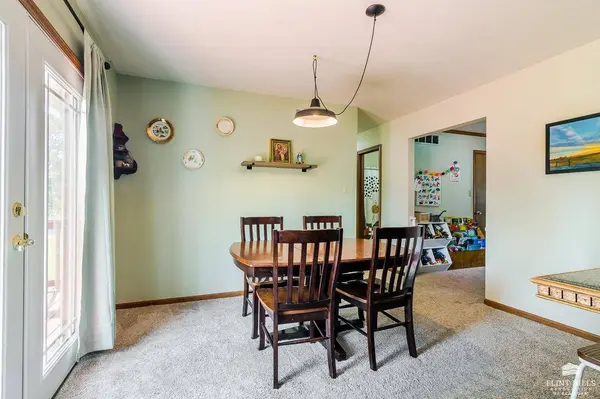2209 Grandview DR, Wamego, KS 66547