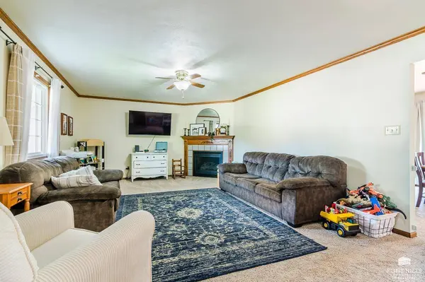 2209 Grandview DR, Wamego, KS 66547
