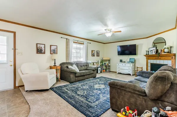 2209 Grandview DR, Wamego, KS 66547
