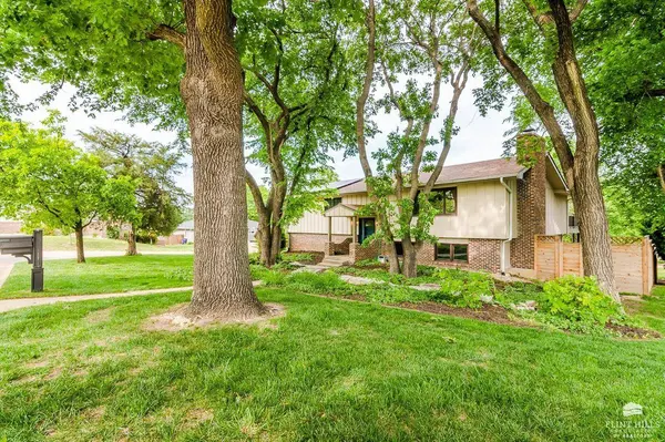 2020 Somerset SQ, Manhattan, KS 66503