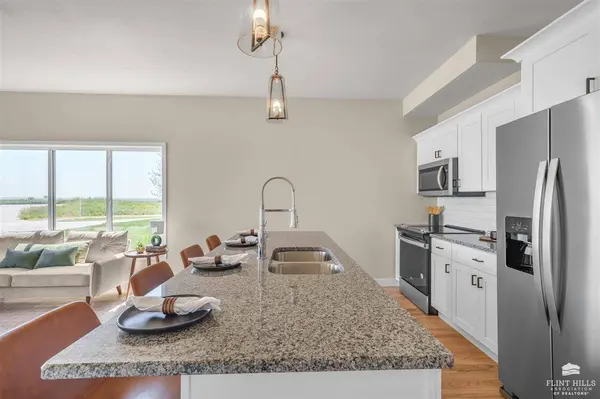 5725 Goheen DR, Manhattan, KS 66503