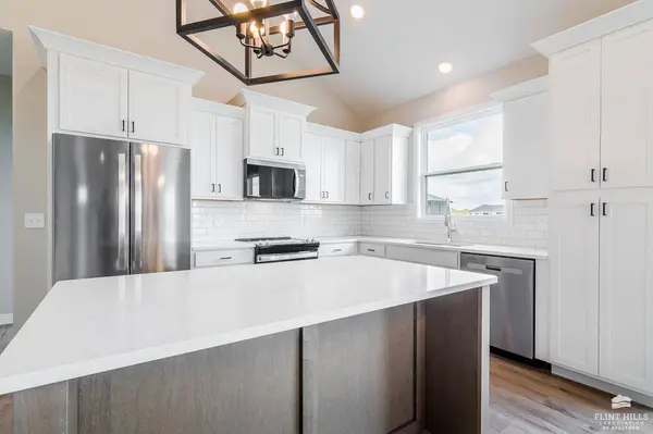 3910 Travers CIR, Manhattan, KS 66503