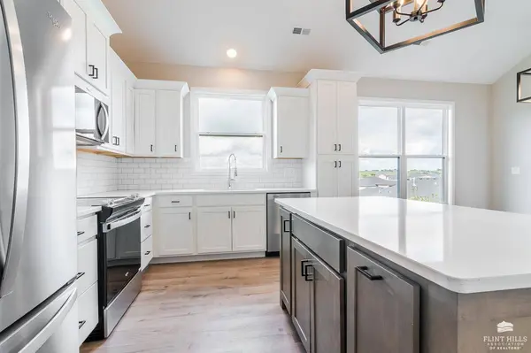 3910 Travers CIR, Manhattan, KS 66503