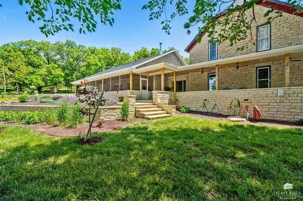 4300 Prairie Country LN, Riley, KS 66531