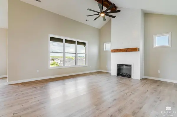 3910 Travers CIR, Manhattan, KS 66503