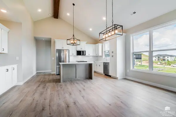 3910 Travers CIR, Manhattan, KS 66503
