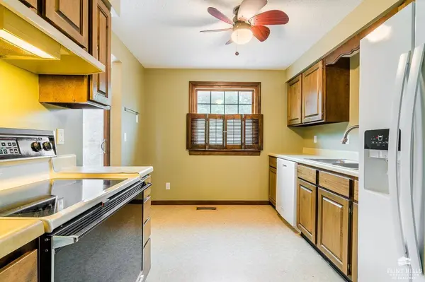 338 Twykingham PL, Manhattan, KS 66503