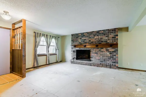 338 Twykingham PL, Manhattan, KS 66503