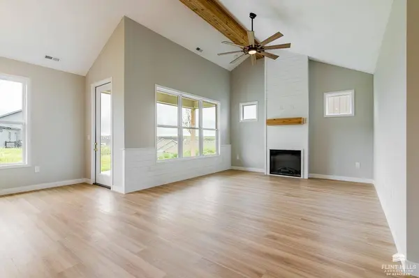 5414 Nicklaus CIR, Manhattan, KS 66503