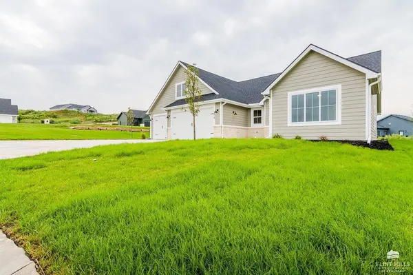 5414 Nicklaus CIR, Manhattan, KS 66503