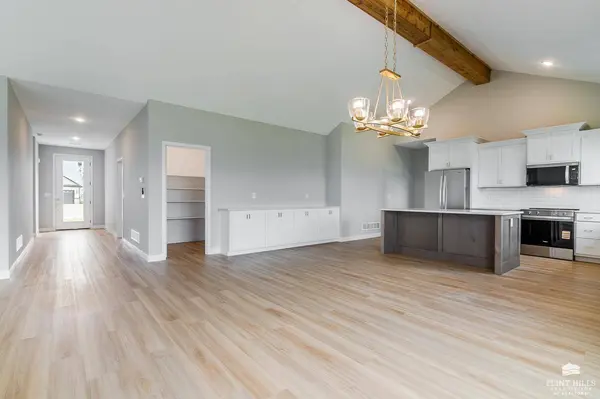 5414 Nicklaus CIR, Manhattan, KS 66503