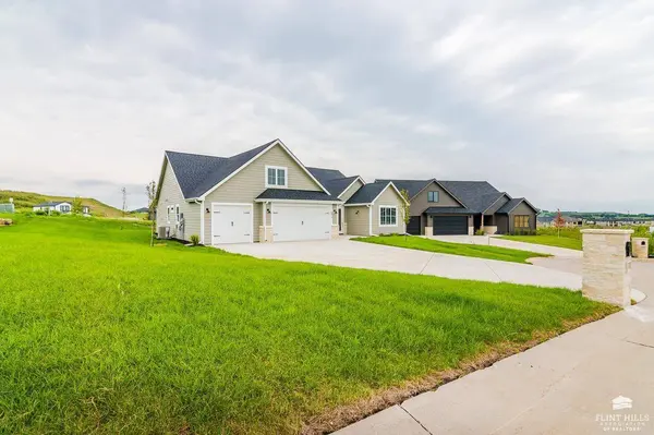 5414 Nicklaus CIR, Manhattan, KS 66503