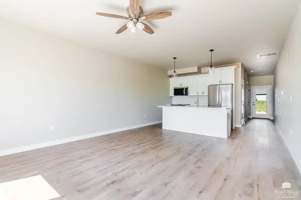 5527 Goheen DR, Manhattan, KS 66503