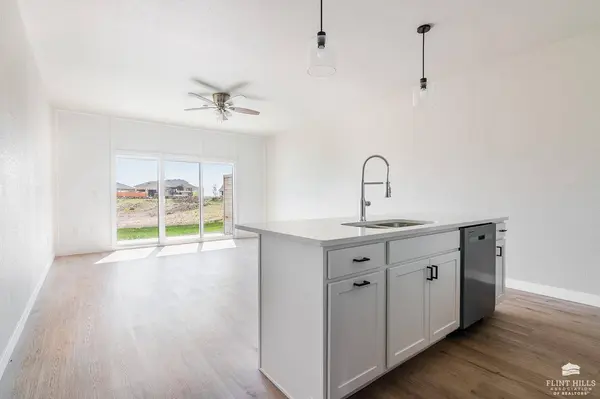 5527 Goheen DR, Manhattan, KS 66503