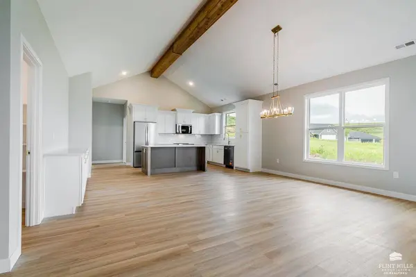 5414 Nicklaus CIR, Manhattan, KS 66503