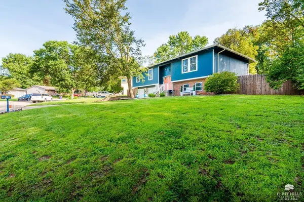 1304 Givens RD, Manhattan, KS 66503