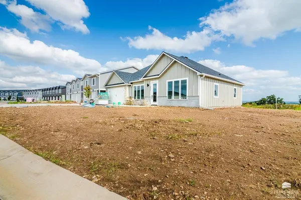 5831 Goheen DR, Manhattan, KS 66503