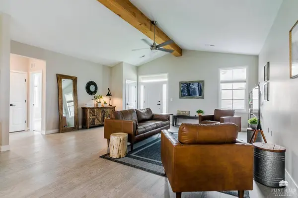 3716 Ames CIR, Manhattan, KS 66503
