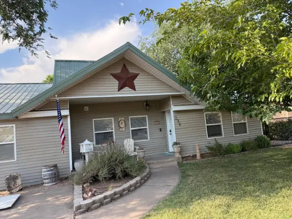 236 W 300 S, Hurricane, UT 84737