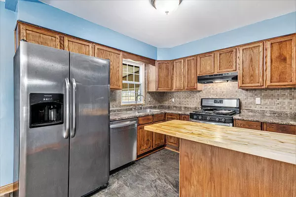 2889 Carmen ST, Portage, IN 46368