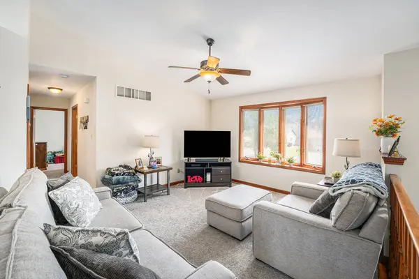 3044 Angelina ST, Portage, IN 46368