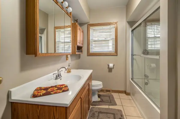 2867 Edgewood ST, Portage, IN 46368