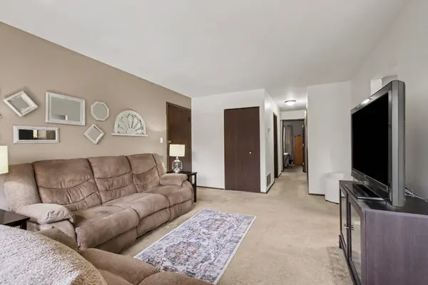 2023 Hawthorne LN, Chesterton, IN 46304