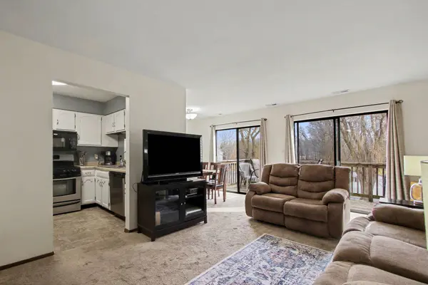 2023 Hawthorne LN, Chesterton, IN 46304