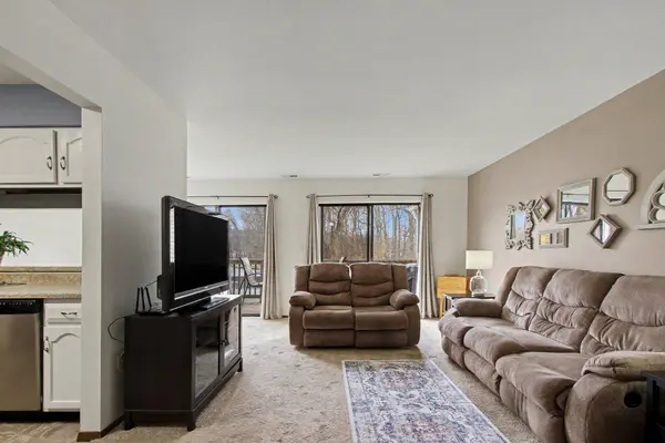 2023 Hawthorne LN, Chesterton, IN 46304