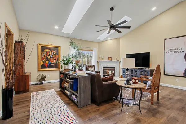 2208 Stori LN, Valparaiso, IN 46383