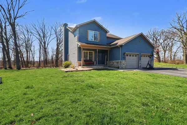 190 E Mekeland RD, Chesterton, IN 46304