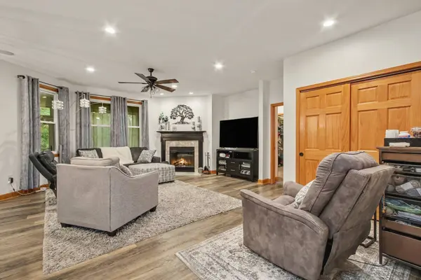 726 Cinnamon Teal CT, Hobart, IN 46342