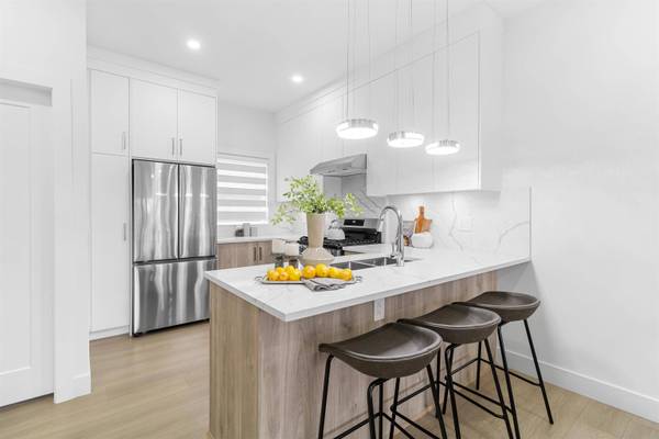 22551 Westminster HWY #2, Richmond, BC V6V 1B6