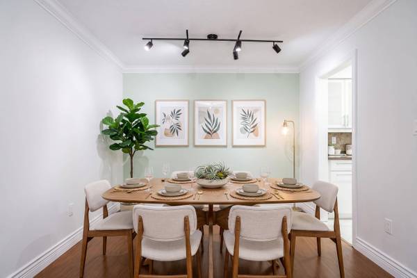 2320 W 40th AVE #301, Vancouver, BC V6M 4H6