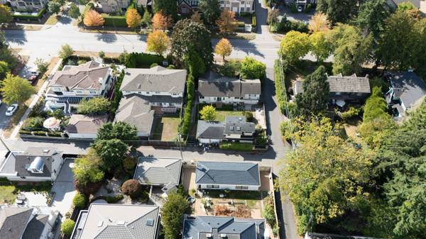 1441 W 49th AVE, Vancouver, BC V6M 2R4