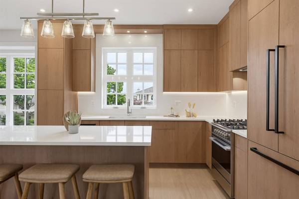 7609 Coldicutt ST #1, Burnaby, BC V3N 3Z5