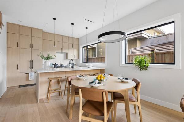 2017 E 23rd AVE #3, Vancouver, BC V5N 2T9