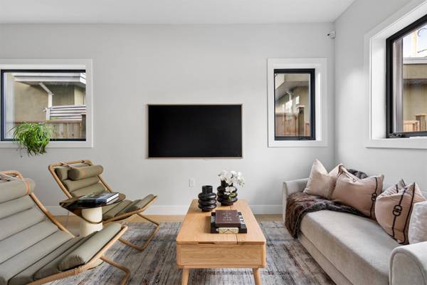 2017 E 23rd AVE #3, Vancouver, BC V5N 2T9