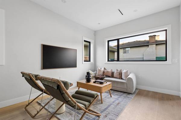 2017 E 23rd AVE #3, Vancouver, BC V5N 2T9