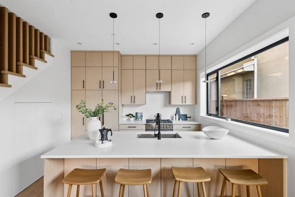 2017 E 23rd AVE #3, Vancouver, BC V5N 2T9