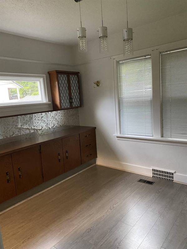 826 Westwood ST, Coquitlam, BC V3C 3L2