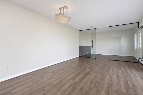 458 E 44th AVE #303, Vancouver, BC V5W 1W3