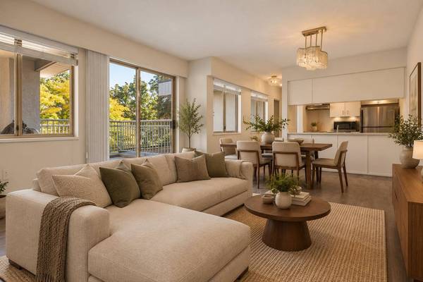 458 E 44th AVE #303, Vancouver, BC V5W 1W3